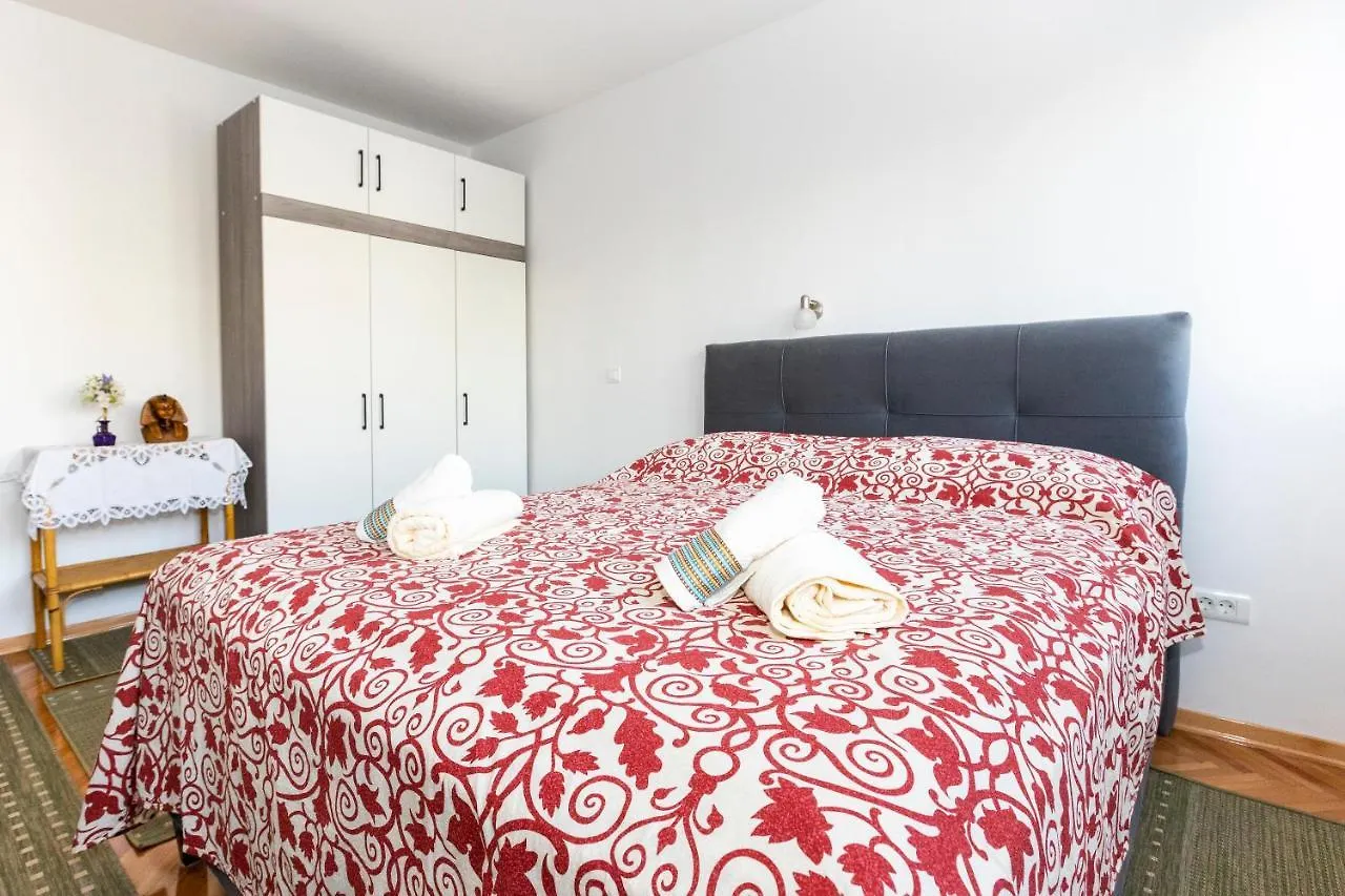 Apartman Ive 0*, Split