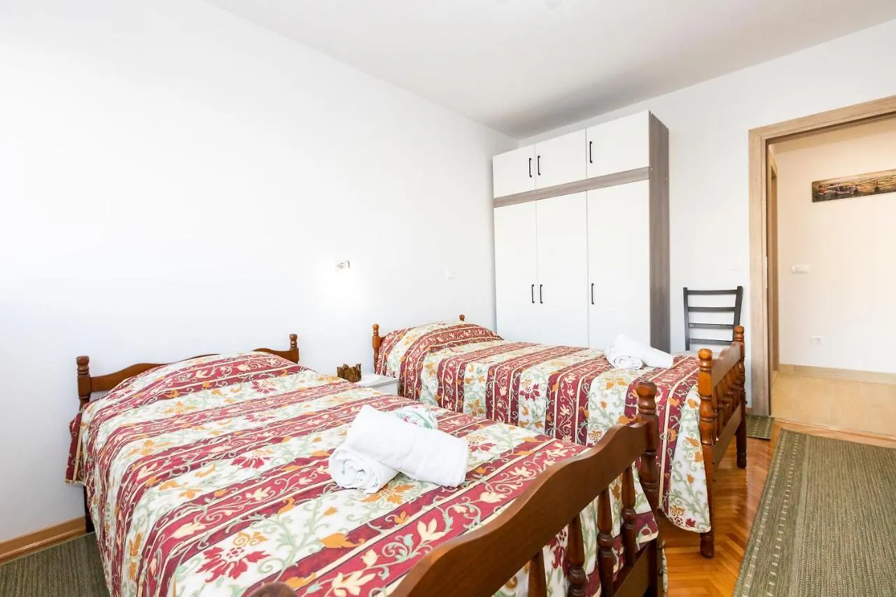 Apartman Ive Split 0*,