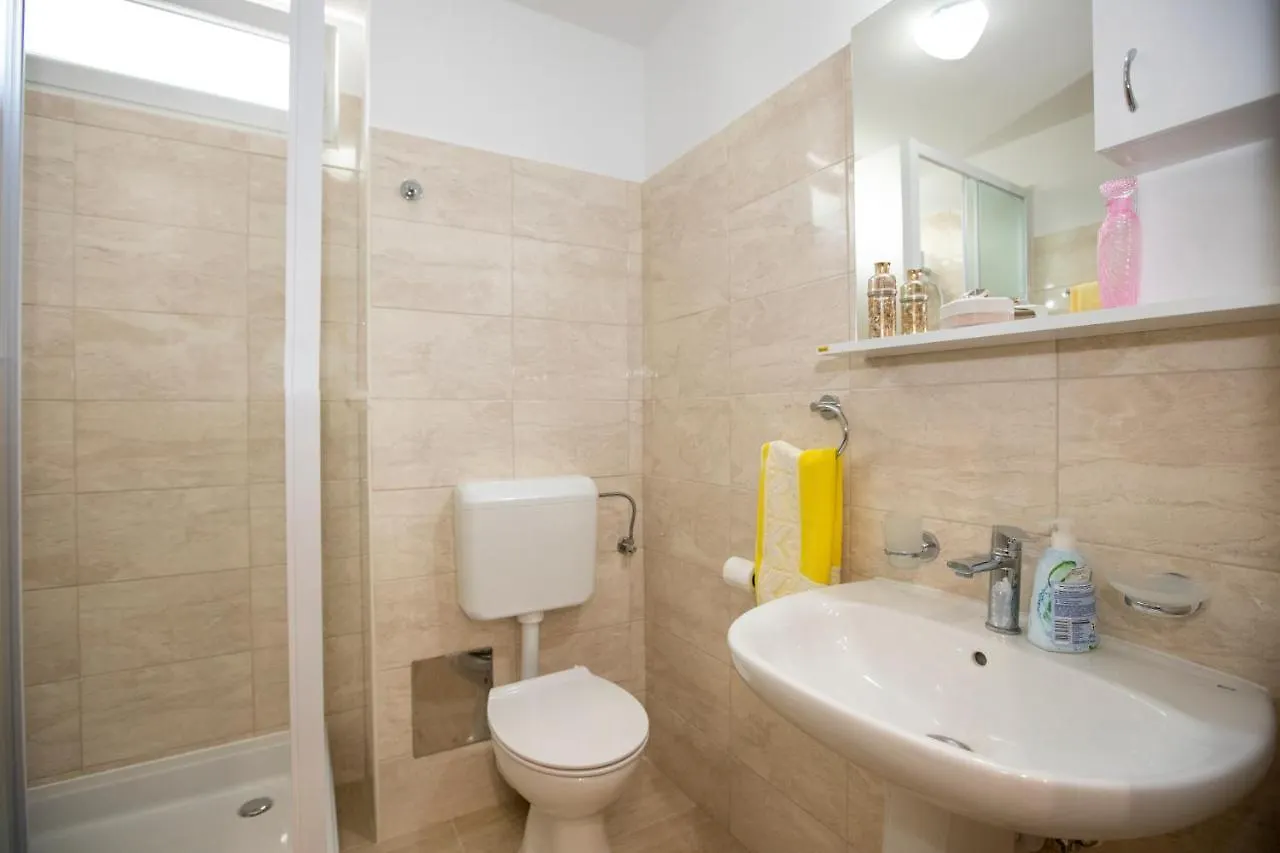 Apartman Ive Split 0*,