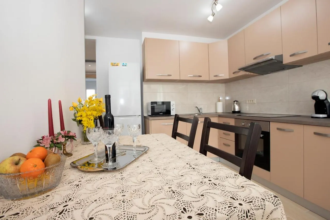 Apartman Ive Split 0*,